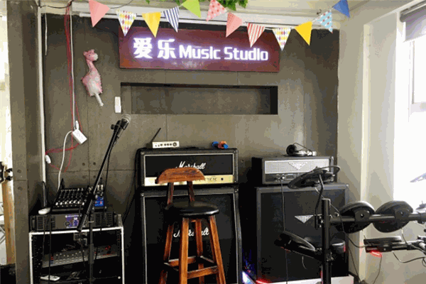 爱乐吉他音乐