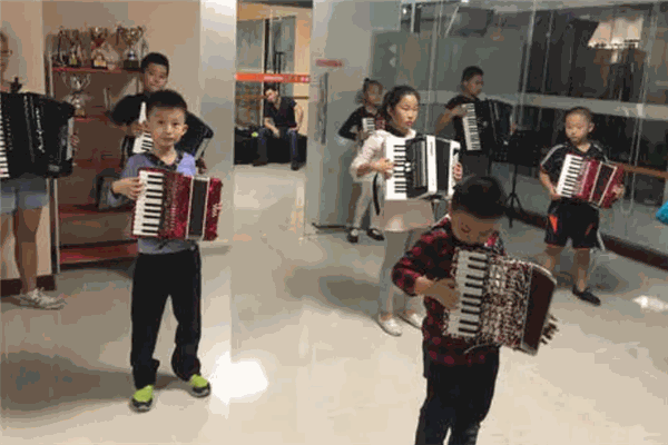 指尖畅想艺术培训
