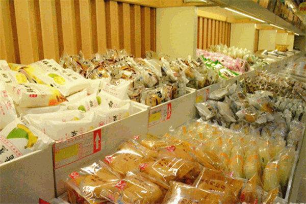 来两份休闲食品
