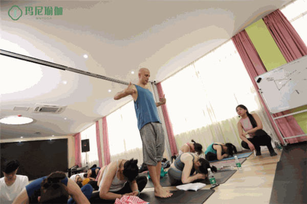 玛尼瑜伽