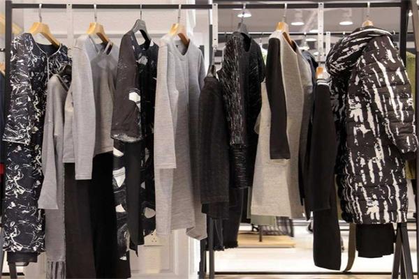 新乡丽折服饰
