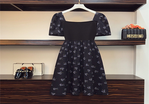 果一果女孩服装店