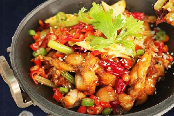 食才美鸡加鱼秘汁焖锅