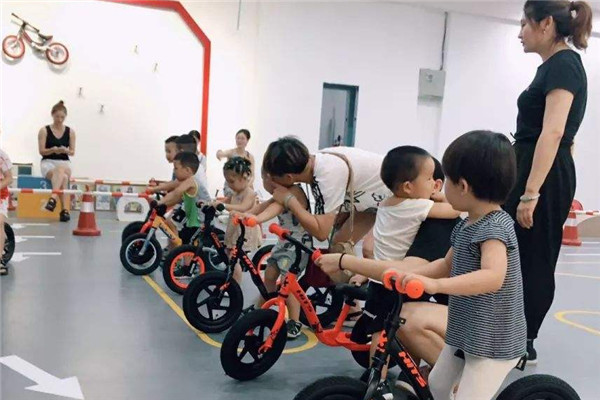 平衡车儿童俱乐部