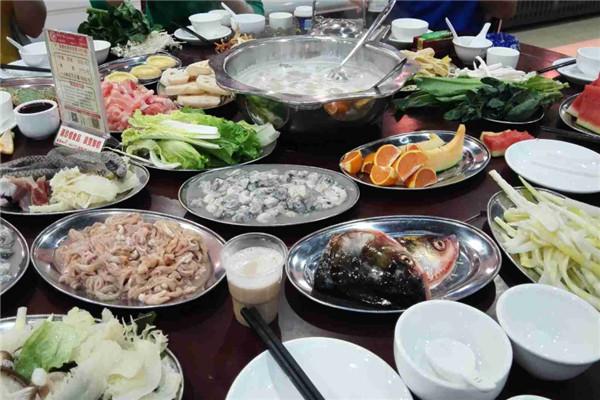 华冠一锅海鲜肥牛自助火锅