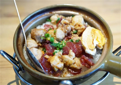 三心煲仔饭