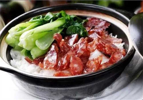 饿撕胸煲仔饭