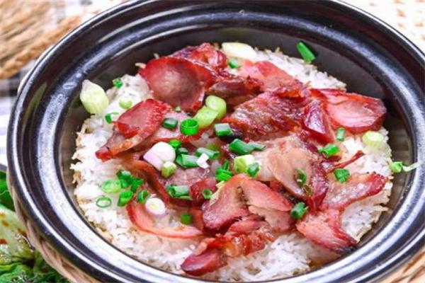 张阿记煲仔饭加盟