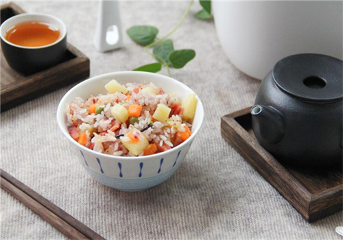 源乡美食煲仔饭