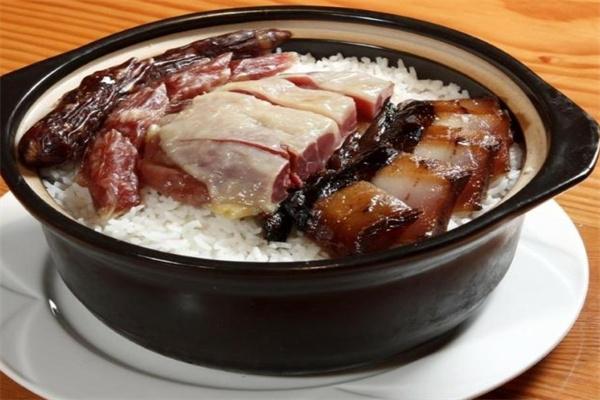 九记养生煲仔饭加盟