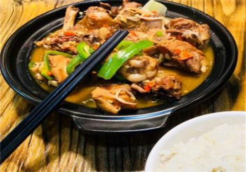 陆记煲煲掂风味煲仔饭