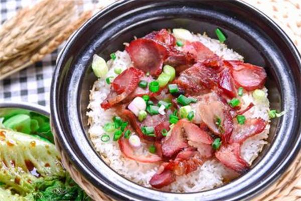 小丫头煲仔饭加盟