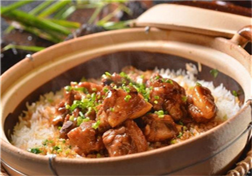 易家亲煲仔饭
