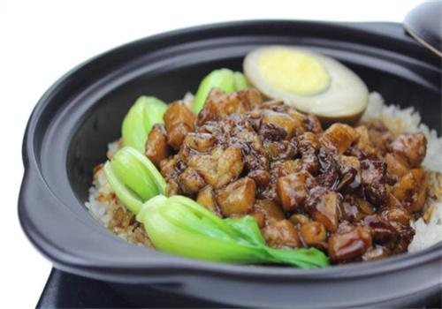 一家人煲仔饭