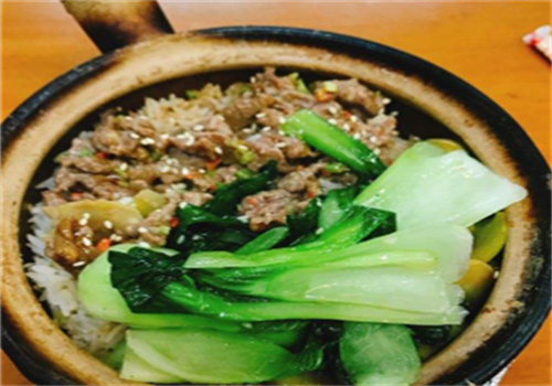 一家人煲仔饭