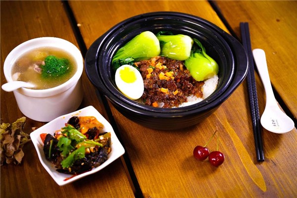 隍煲仔煲仔饭加盟