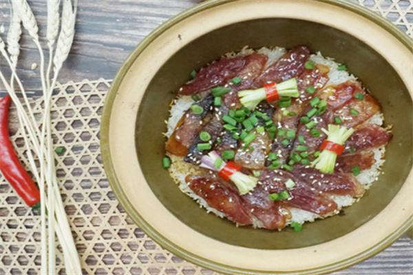 金钩煲仔饭加盟