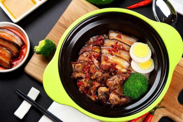 林中宝煲仔饭加盟