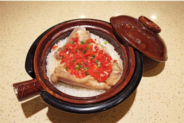 金钩煲仔饭加盟