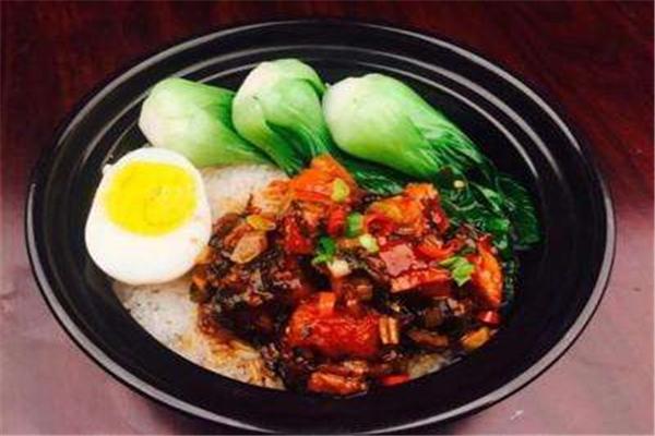 味独角煲仔饭加盟