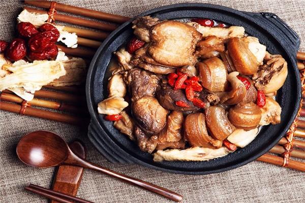 好客人家煲仔饭加盟
