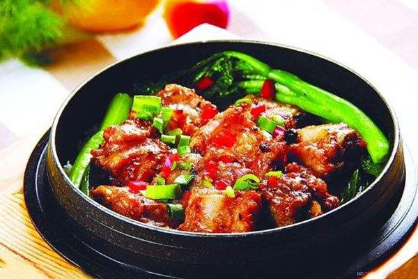 小雪碗姑娘煲仔饭加盟