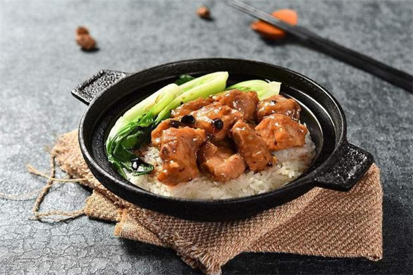 峰味屋煲仔饭加盟