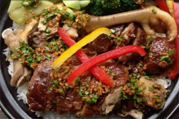满顺达广式烧腊煲仔饭