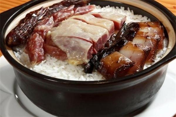 伍品源煲仔饭
