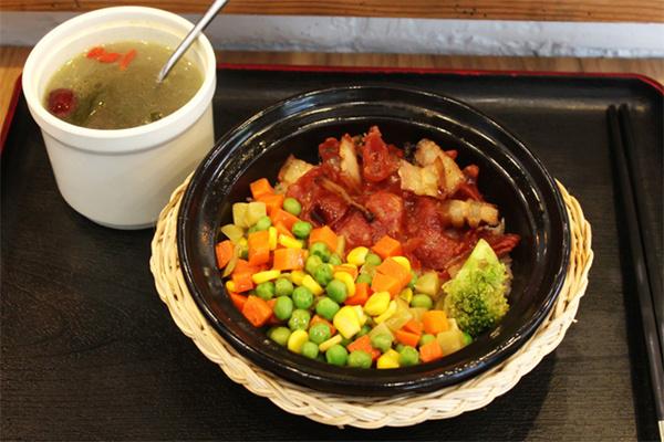 宝英小栈煲仔饭