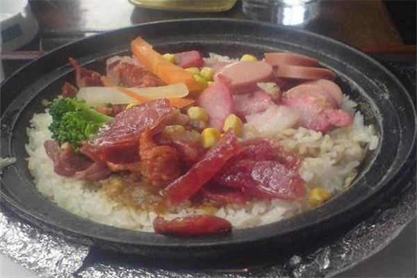 伍品源煲仔饭