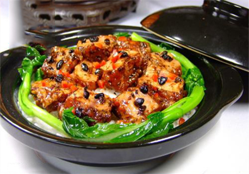 遇转角煲仔饭
