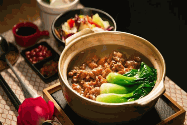燕饭煲仔饭加盟