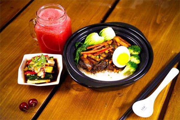 食尚小馆煲仔饭加盟
