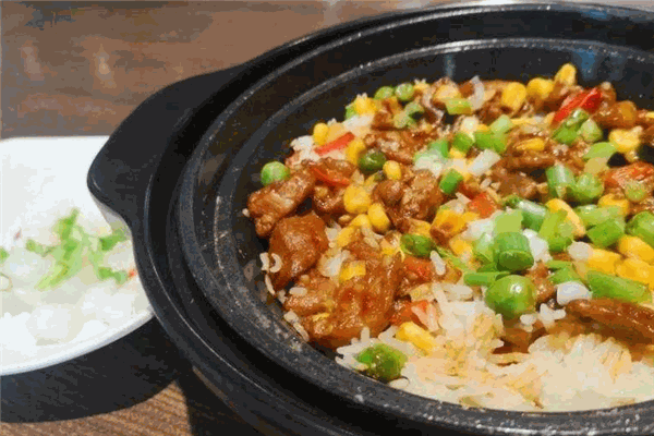 文君煲仔饭加盟
