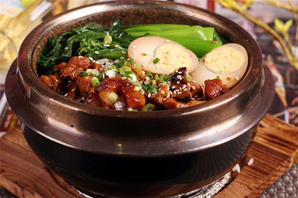 潮大师卤肉煲仔饭