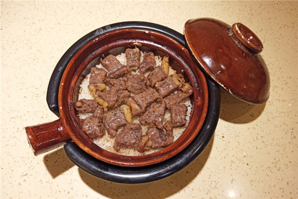 食粤居煲仔饭加盟