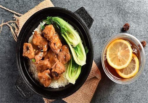 品轩居煲仔饭