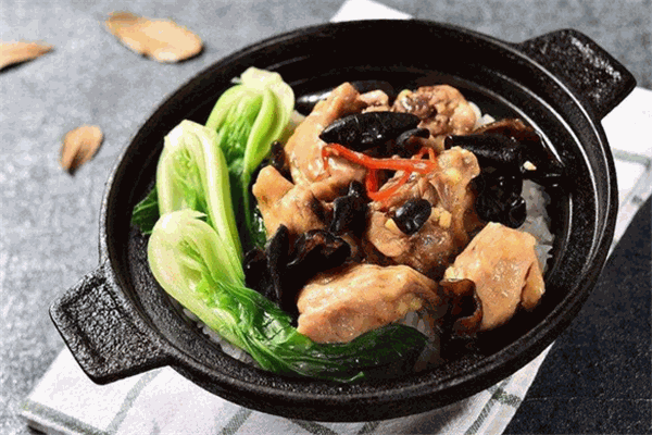 忆初煲仔饭加盟
