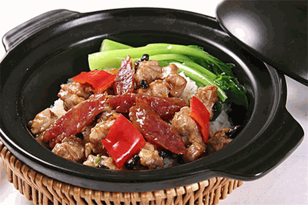 忆初煲仔饭加盟