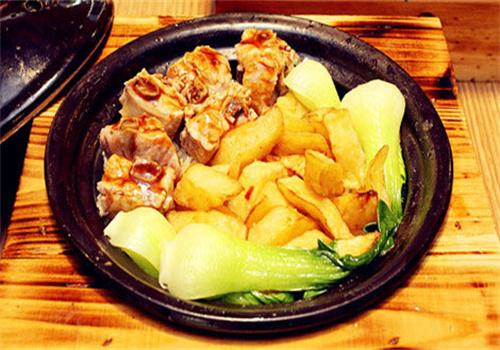 品轩居煲仔饭