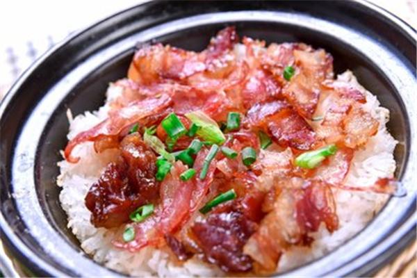 露露煲仔饭加盟