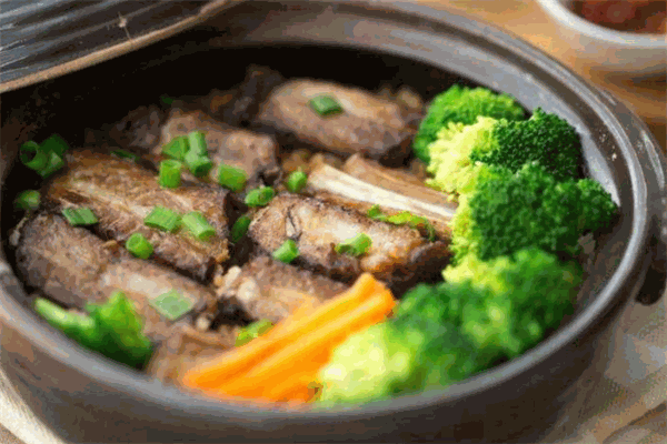 小芳煲仔饭加盟