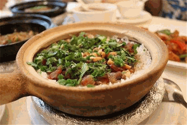 小芳煲仔饭加盟