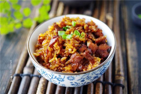 棋味鲜煲仔饭加盟