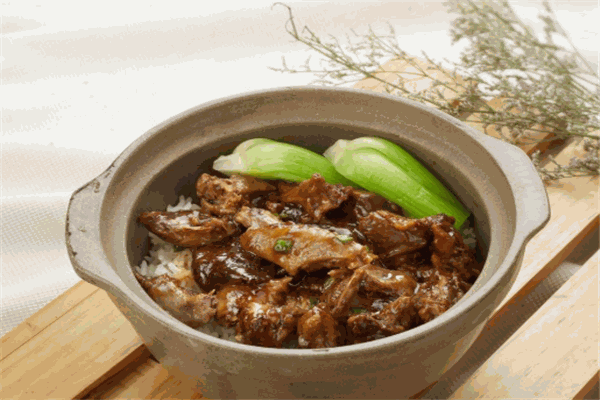 小芳煲仔饭加盟