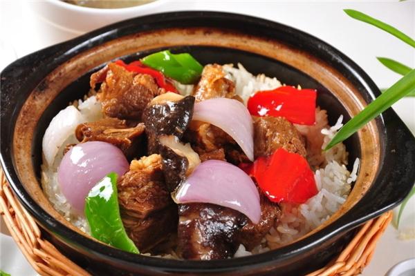 露露煲仔饭加盟