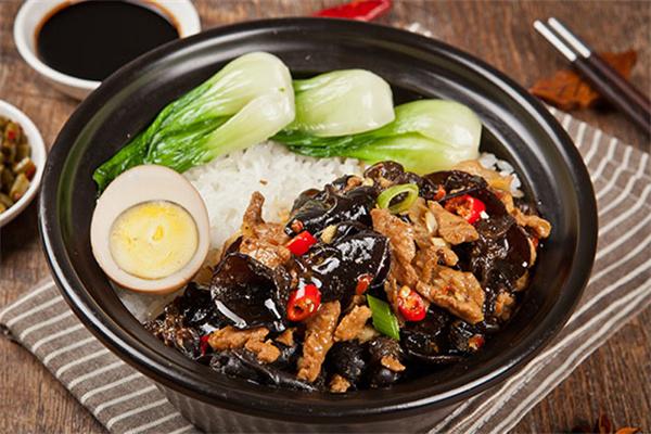 应萍特色煲仔饭