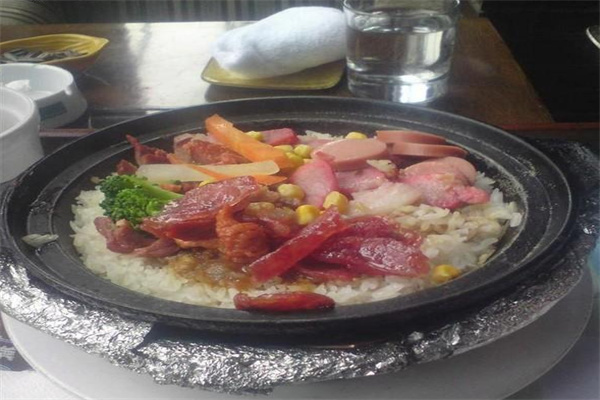 红红火火煲仔饭