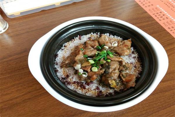 粤创黑米煲仔饭